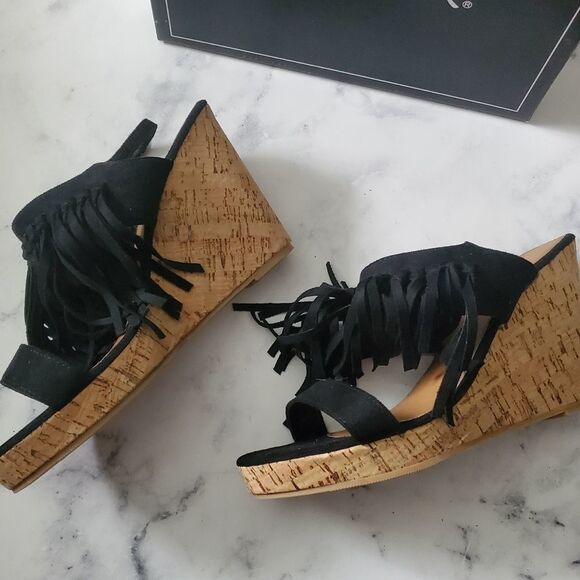 NIB Fringe Wedge Sandal - Picture 5 of 7